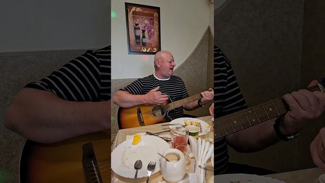 Одинокая ветка сирени , красиво на гитаре смотреть онлайн