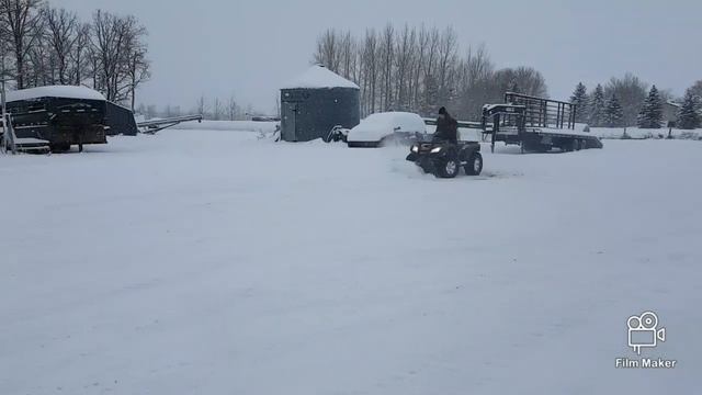 CRAZY snow plowing with a Honda Rincon 680 смотреть онлайн