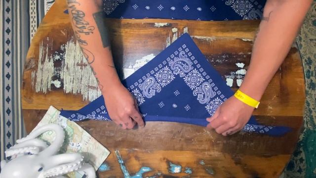 How To Wear A Bandana As A Face Mask Super Easy ! смотреть онлайн