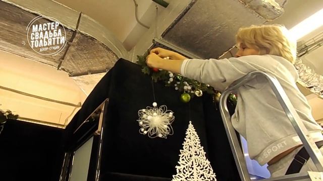 Новогоднее оформление мебельного отдела фабрики "Мирлачева" в ТЦ "Русь" 27 ноября 2020 г. смотреть онлайн