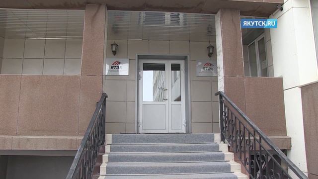 УФСБ по Якутии ведет обыски в компании ЯТЭК смотреть онлайн