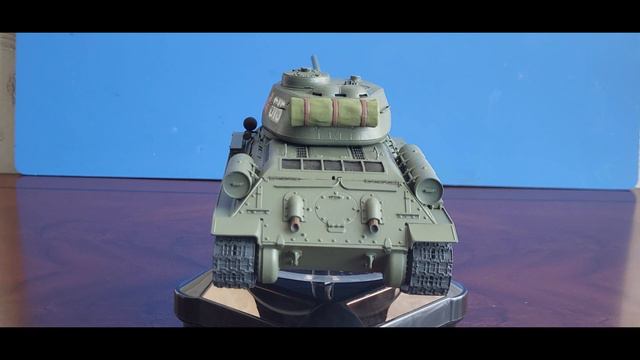 Обзор собранной модели танка Т-34-85 фирмы "Звезда" Масштаб 1:35 смотреть онлайн