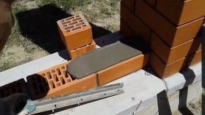 Кладка столбов из облицовочного кирпича.