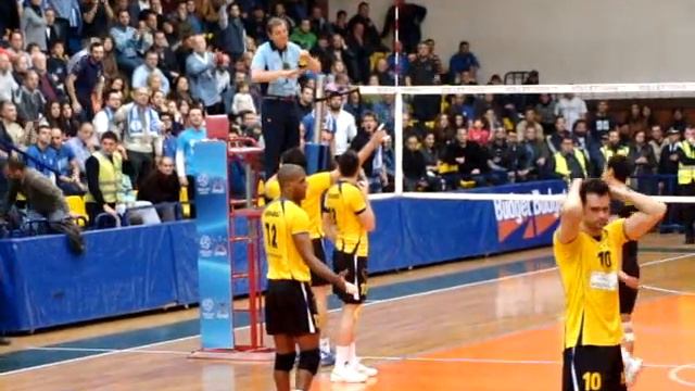 Iraklis-Aris eisodos Nikou Smaragdi смотреть онлайн