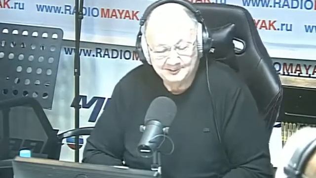 Краски есть – о чем тужить? Асфальт раскрасим – будем жить! смотреть онлайн