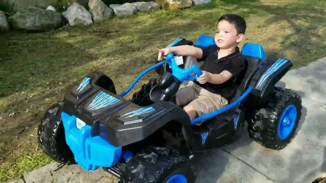 Power Wheels Desert Racer 12 Volt Blue Car Dune Buggy Kids Review of First Test Drive смотреть онлайн