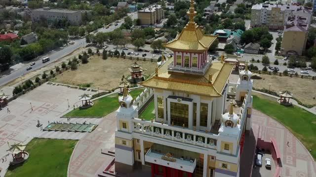 Золотая обитель Будды Шакьямуни смотреть онлайн