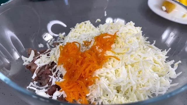 САЛАТ "Простушка"! Съедается весь без остатка! Рецепт бюджетный и простой, а салат ну очень вкусный смотреть онлайн