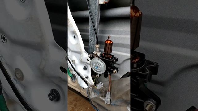 Broken window motor repair. Toyota 1999 RAV4 смотреть онлайн