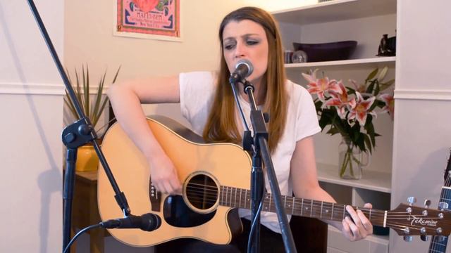 Lisa Aird / Queen - Crazy Little Thing Called Love / Acoustic Cover Set смотреть онлайн