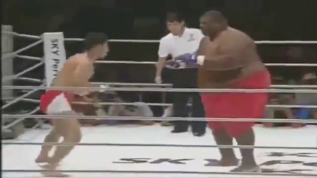 Толстяк отгреб по полной...