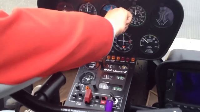 как взлететь на вертолете Robinson 44. Часть 2 смотреть онлайн