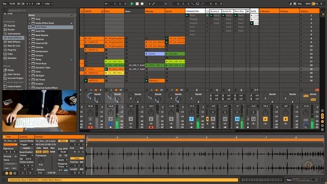 КАК ИГРАТЬ ЭЛЕКТРОННУЮ МУЗЫКУ КЛАВИАТУРОЙ И МЫШЬЮ В Ableton Live смотреть онлайн