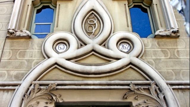 Декоративные элементы старых зданий возвращаются смотреть онлайн