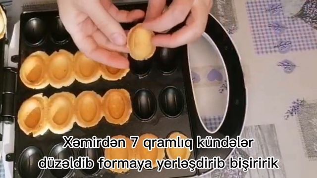 Qoz şirniyyatının hazırlanması. Ceviz kurabiyesi. Печенья в форме орехов смотреть онлайн