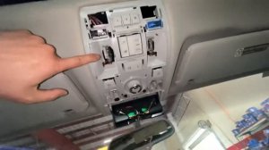 How to replace dome light bulb on Audi Q7