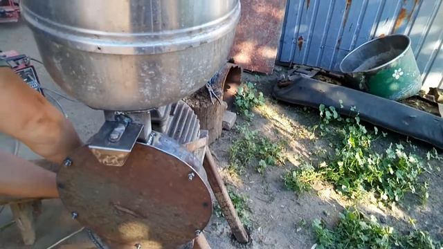 ЗЕРНОДРОБИЛКА СЕНОРЕЗКА (ЧАСТЬ 4) СВОИМИ РУКАМИ смотреть онлайн