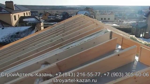 Дом из клееного бруса. Кровля. Видеобзор стропильной конструкции и утепления кровли минватой смотреть онлайн