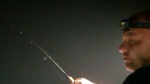 Ловим кальмара на воблер.Смотрим секреты ловли кальмара.Чистим руками кальмара.