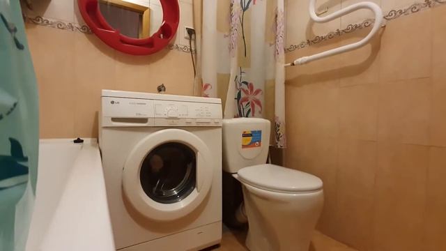 Продаётся однокомнатная квартира с большой комнатой на два окна и лоджией в тёплом кирпичном доме! смотреть онлайн