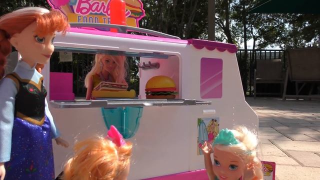 ELSA & ANNA toddlers & Barbie - food truck - KETCHUP everywhere - Hotdogs Burgers Pizza Sandwich смотреть онлайн