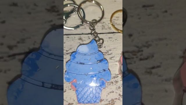 Брелки из эпокидной смолы смотреть онлайн