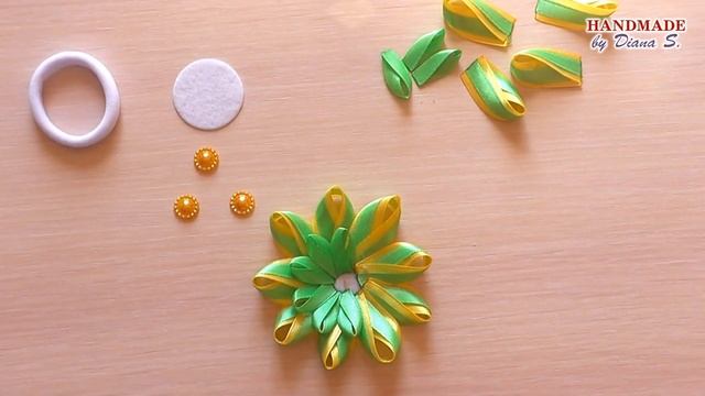 Резинка для волос Канзаши .МK для начинающих / Elastic band for hair Kanzashi. MK for beginners. смотреть онлайн