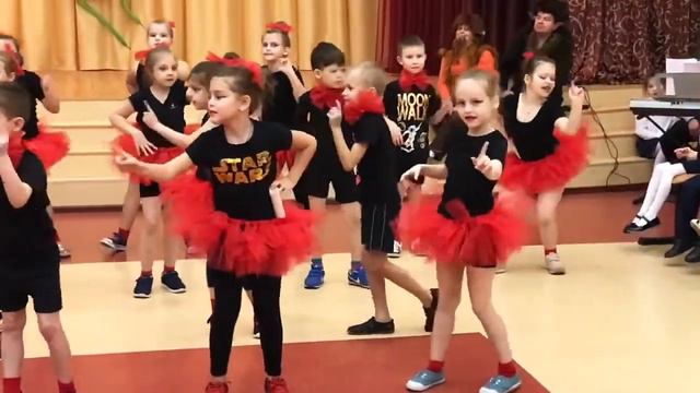 ГБОУ Школа 2045 ко Дню Матери "Волк и семеро козлят" ноябрь 2018 Танец 'Малявка' , 1 класс смотреть онлайн