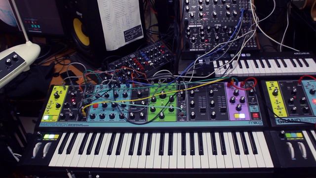 Moog Matriarch [Demo] (no talking) смотреть онлайн