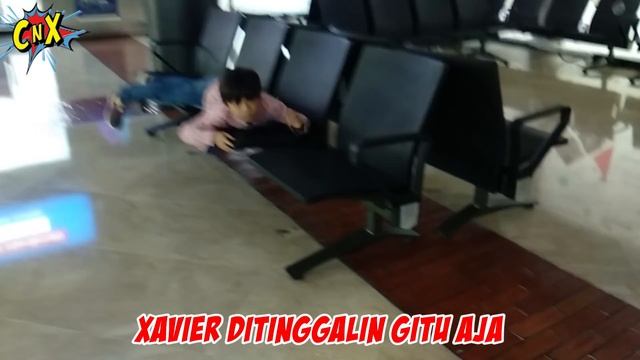 UDA NAIK PESAWAT TAPI DIUSIR TURUN LAGI! VLOG TERBANG KE SINGAPORE | Vlog Lucu| CnX Adventurers смотреть онлайн