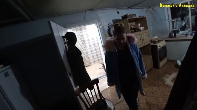 ЮРА УЕХАЛ / КОРМИМ СОБАК И КОШЕК / ЗАТОПИЛ ПЕЧКУ / ЖИЗНЬ В ДЕРЕВНЕ / ВЛОГ смотреть онлайн