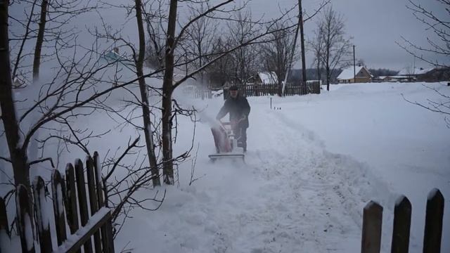 Снегоуборщик Салют. смотреть онлайн