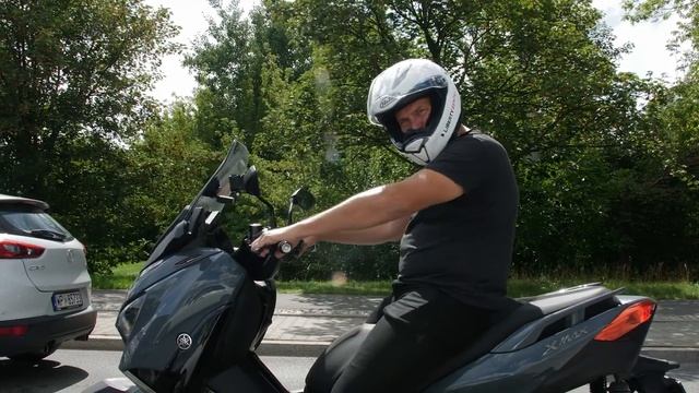 Yamaha XMAX 125 Tech - skuter na prawo jazdy B смотреть онлайн