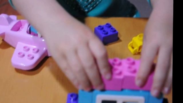 Minnie's Cafe. Собираем LEGO! смотреть онлайн