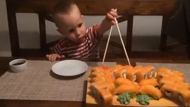 Как кушать Суши:) смотреть онлайн