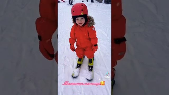 KIDS SKI ? БУКОВЕЛЬ 2021 ?как научить ребёнка 2 лет кататься на лыжах? смотреть онлайн