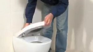 Установка сидения с крышкой на подвесной унитаз Villeroy & Boch
