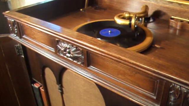 Me! - Ben Selvin & his Orchestra - Velvet Tone Record 1931 - Played on a 1925 Victor Credenza смотреть онлайн