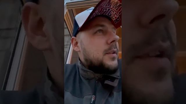 Балкон со шкафчиком внутри, снаружи металлосайдинг в Волгограде смотреть онлайн