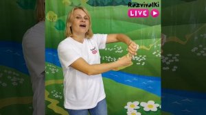 Станем маме помогать. Песня и танец с платочками | Десткие песенки | Razvivalki LIVE