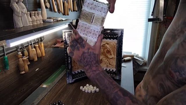 резные нарды 20 на 40см (автомобильный вариант). резная шкатулка с портретом.обзор. резьба по дерев смотреть онлайн