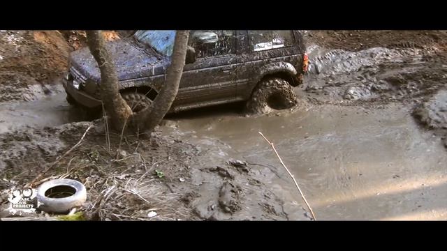 NIssan Patrol vs Jeep Cherokee XJ vs Mitsubishi Pajero Off road 4x4 full power смотреть онлайн