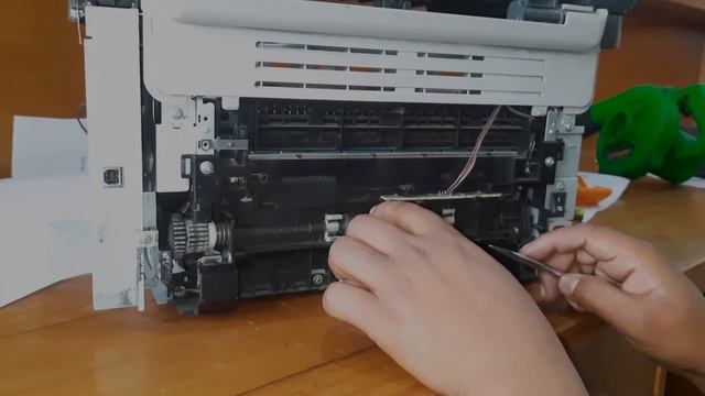 HP Laserjet M1005_Jam in print paper path open door and clear jam problem fix clean printer sensor смотреть онлайн