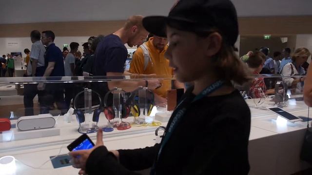 Sony Booth Tour with my 12-year old cousin смотреть онлайн