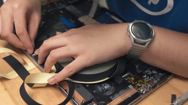MSI Creator Z17 HX Studio Teardown and Upgrade Tutorial смотреть онлайн