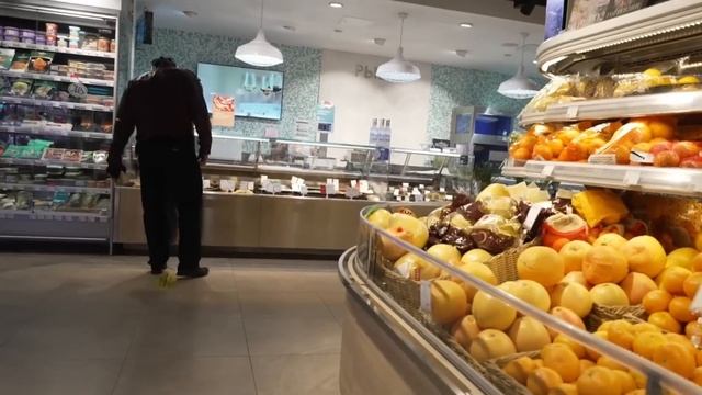 ДАНИЛЛА ГОРИЛЛА СТАЛ БАЙКЕРОМ! Пранк ХАЗЯЕВ над людьми в магазине