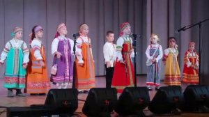 Русская народная песня "Пошла млада за водой"