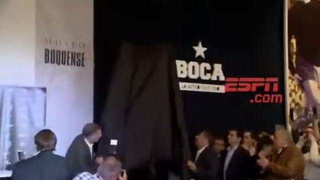 El Toto Lorenzo tiene su estatua en la Bombonera смотреть онлайн