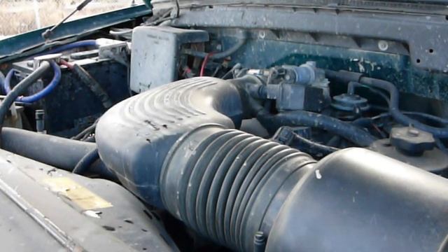 1998 Ford V8 Engine 4.6L Triton start up P1060065 смотреть онлайн