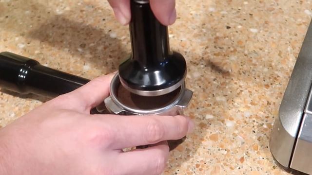 HOW TO MAKE A LATTE | Breville Barista Express Coffee Tutorial 2018 | BES870XL Review | Ralli Roots смотреть онлайн